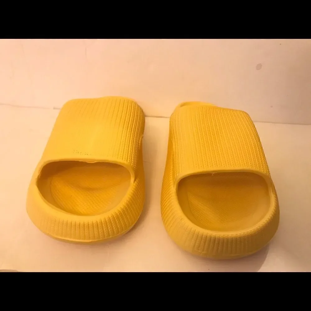 Lightweight Rubber Slip On Sandal